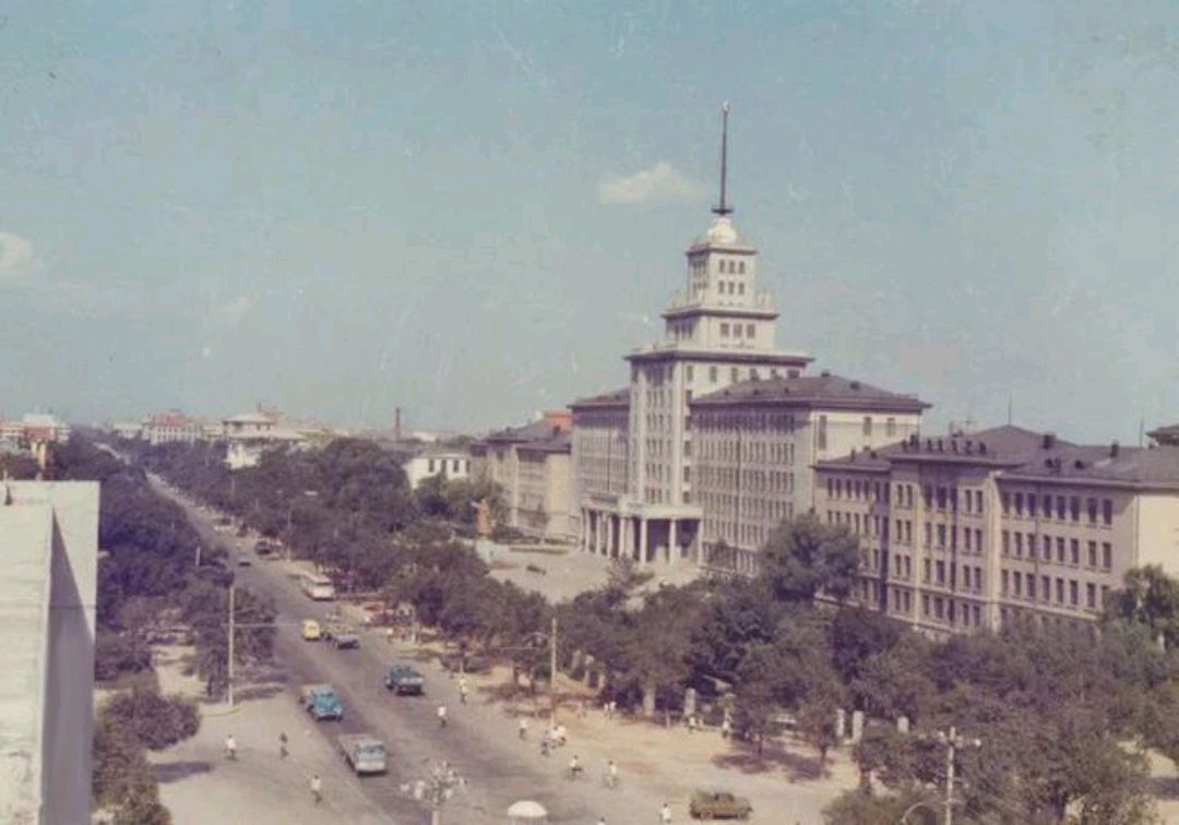 90年代哈尔滨老照片!道路宽阔平坦,松花江风景宜人,你怀念吗?