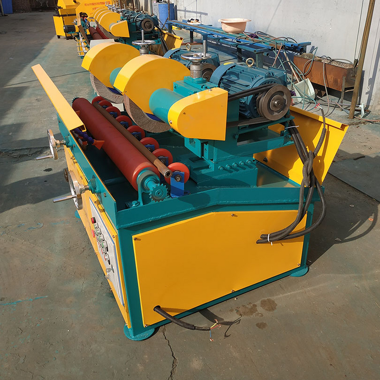 圆管抛光机# #圆管除锈机# #圆管除锈抛光机# 焊管抛光机管子自动