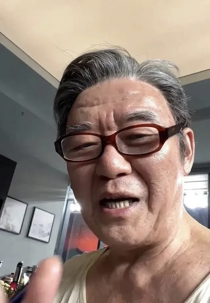 据了解,李立群和李玟之间并没有任何矛盾,甚至连交际