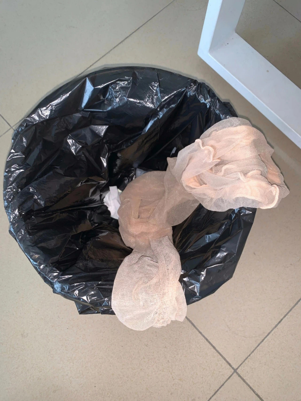 太臭的丝丝,都不要了!#黑丝# #丝袜# #高跟鞋