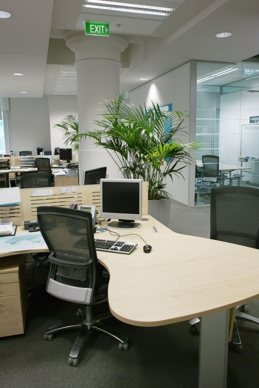 我有一个亲戚,前几年在深圳做跨境电商赚了200多万,他是这么安排的,不