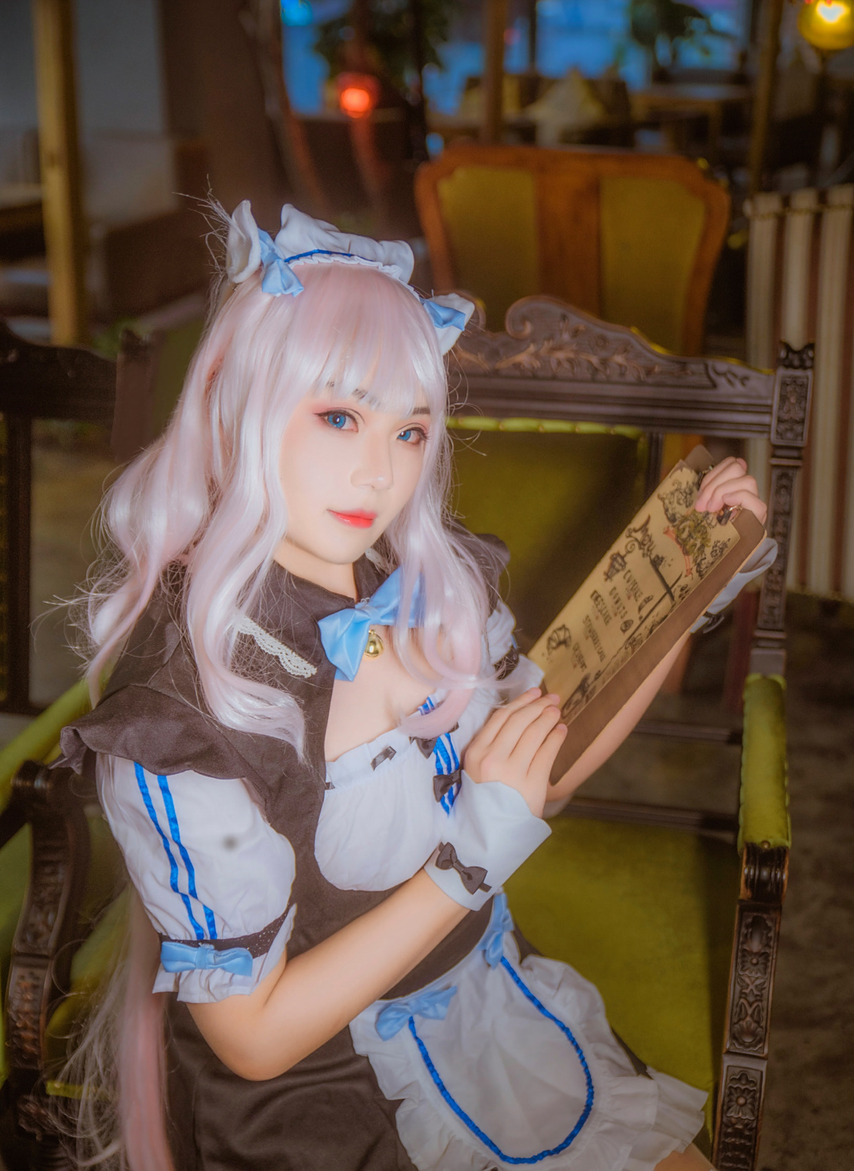 cosplay:香子兰猫咪女仆,她亲手端上来的草莓蛋糕,主人来尝尝吧