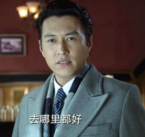 靳东本色出演《伪装者》里的明楼,为了角色还特地增肥20斤