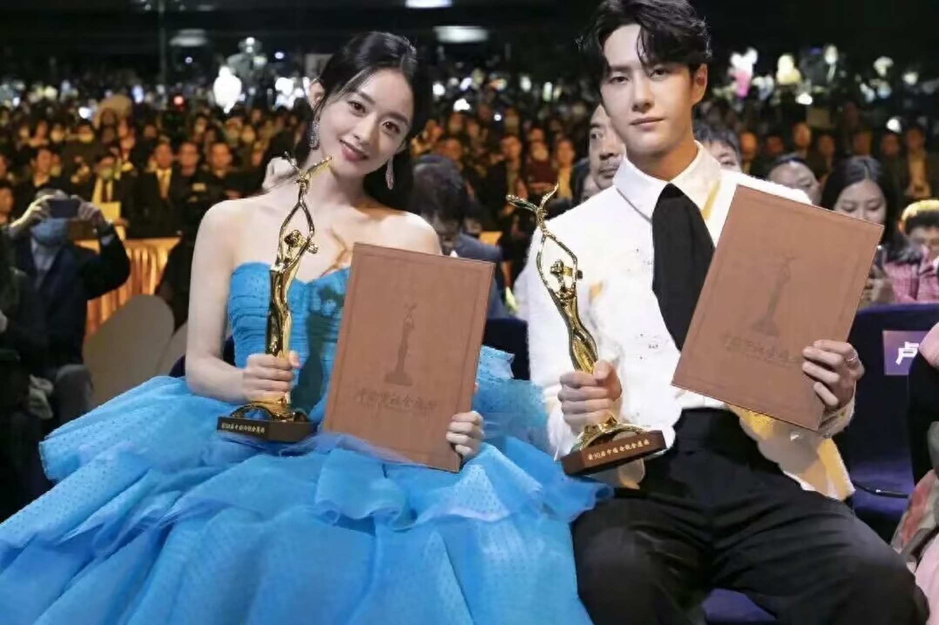 娱乐圈消息引发网友热议 2021年以来,王一博和赵丽颖的绯闻传出多次