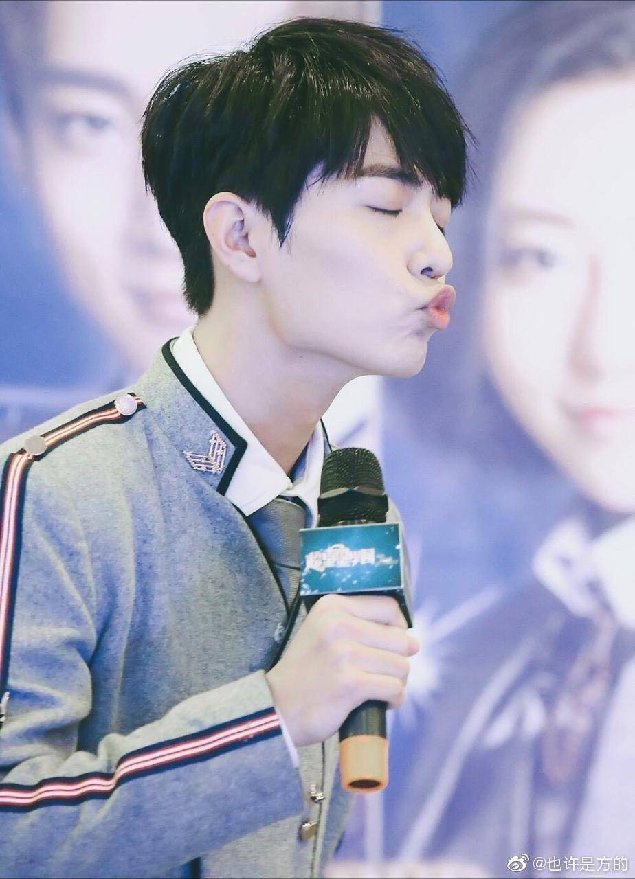 你没见过的方也许,这个包包好眼熟啊![比心][色]#肖战