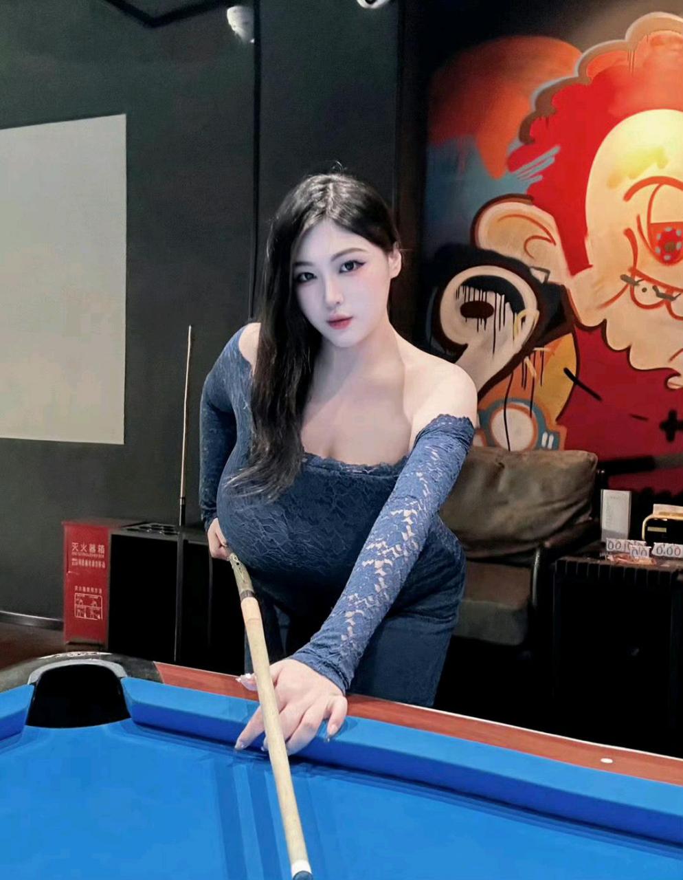 和#美女# "打球"看能否能一杆"进洞"#台球美女