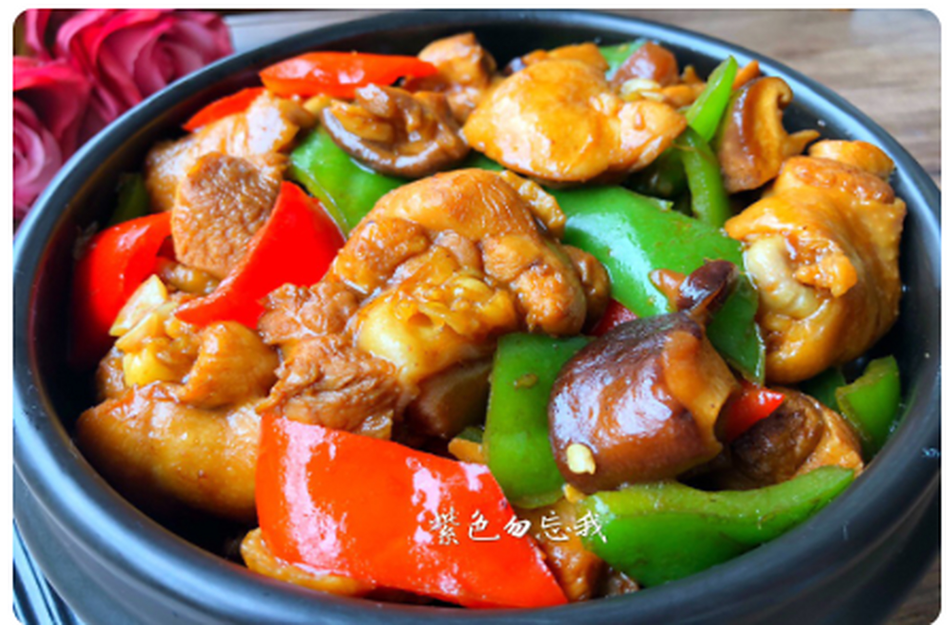 94‖今天分享一道黄焖鸡块吧   95黄焖鸡块主要食材是鸡腿肉,配以