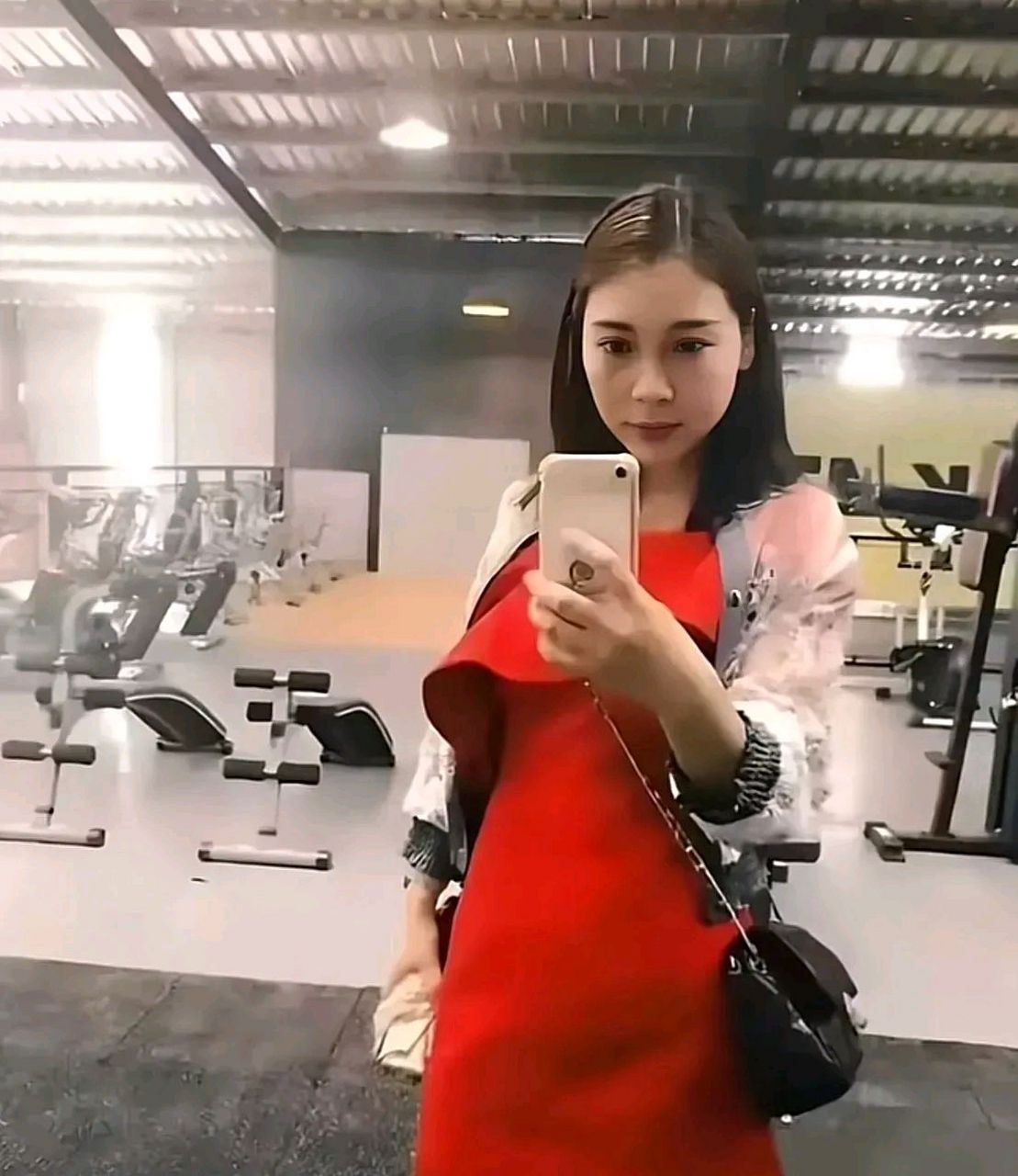 2016年,劳荣枝在厦门酒吧工作时的自拍照.