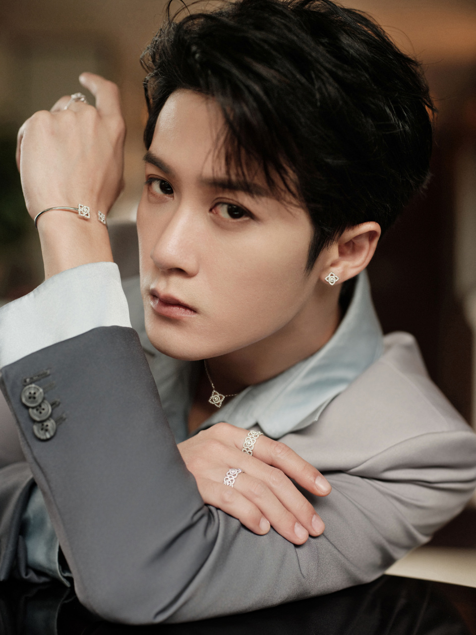 檀健次西装写真壁纸[月亮][微风]