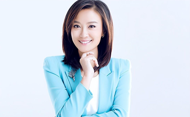 上海电视台主播赵雅楠,长相花容月貌,网友道:她有真性情!