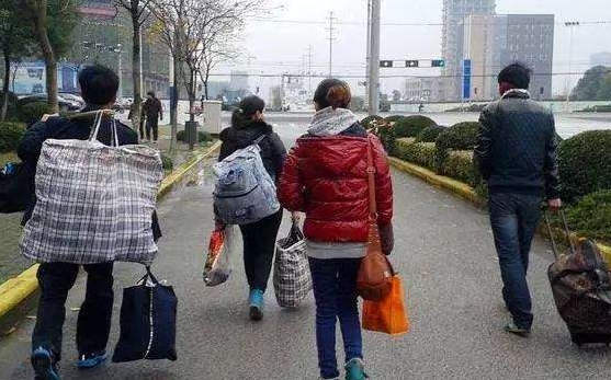 大城市的小两口打工回家途中遇到意外,能不能得救?