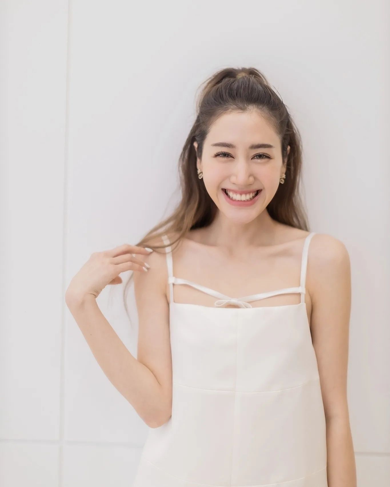 美女图集:泰星pim的时尚穿搭,魅力十足,真是美到心坎里