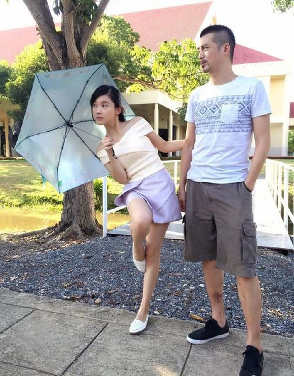 在《做家务的男人》中,杨子姗的老公吴中天洗衣服时,不小心把杨子姗的