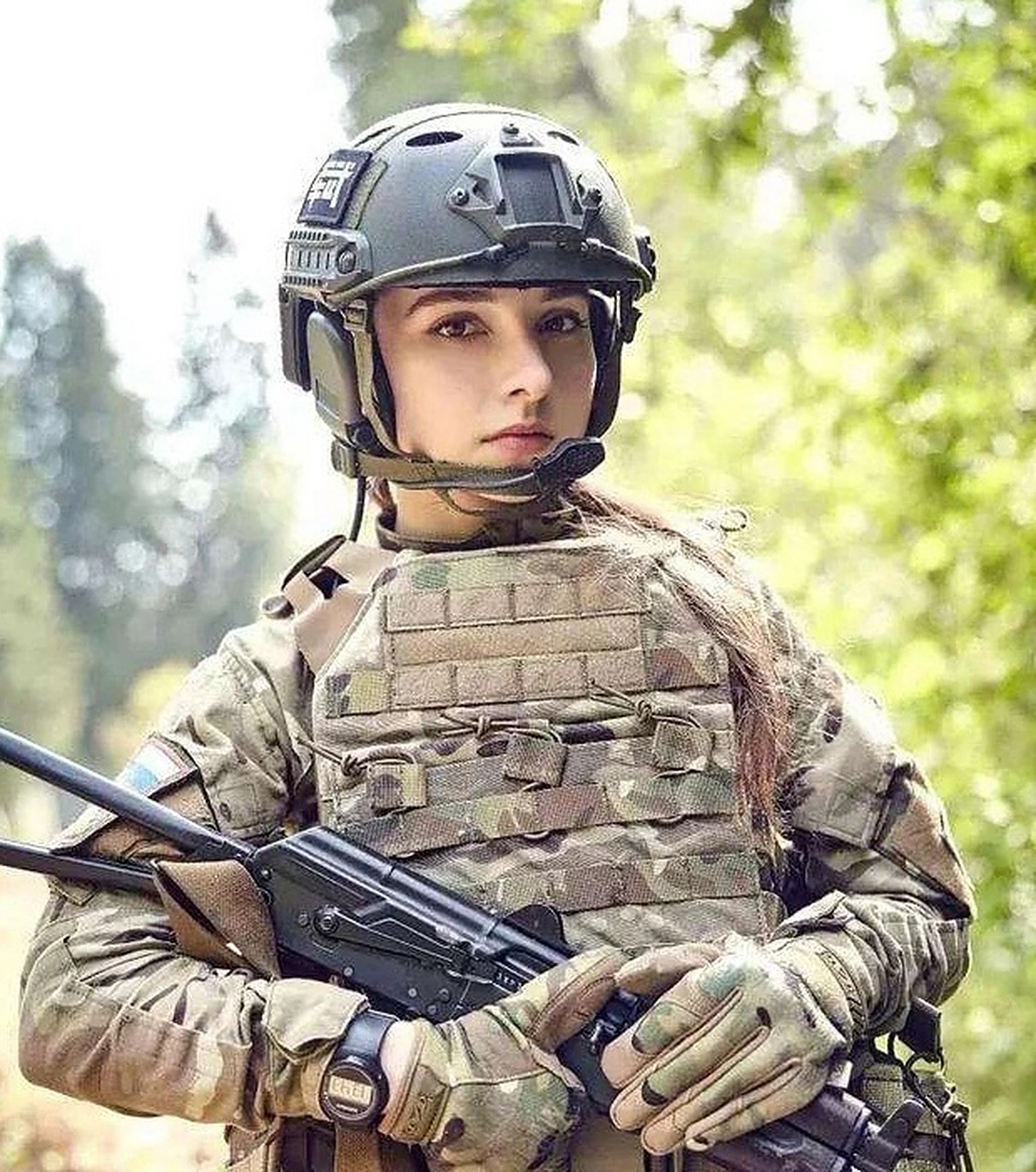 俄罗斯前线女兵,随便挑一个都是颜值担当啊!