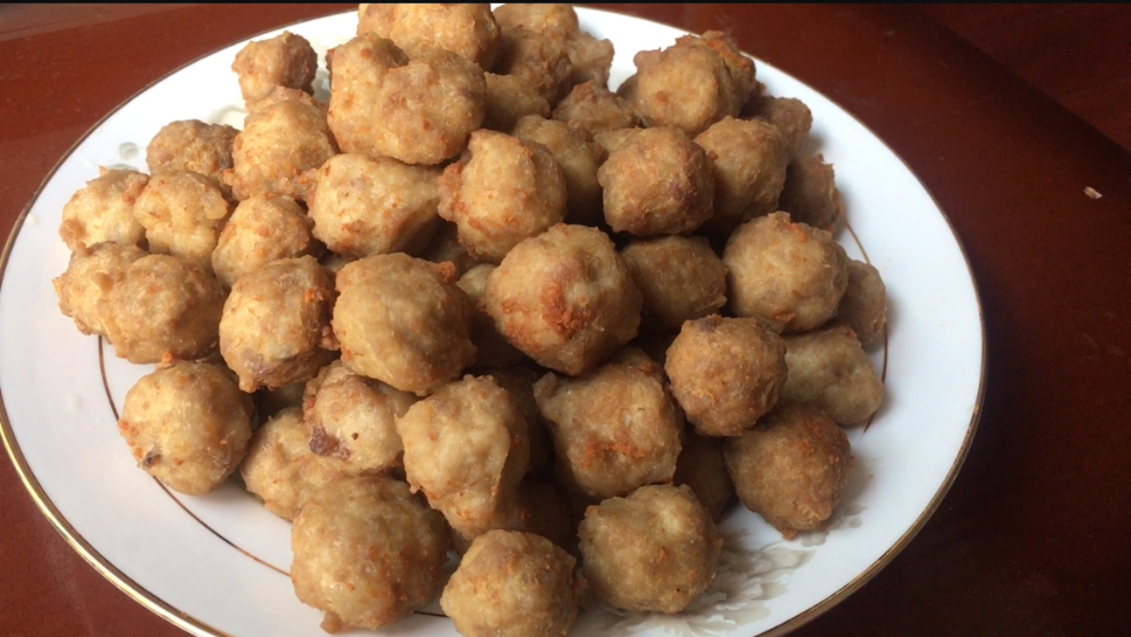 炸肉丸子的家常做法,掌握好几个步骤,外酥里嫩。比买的还好吃