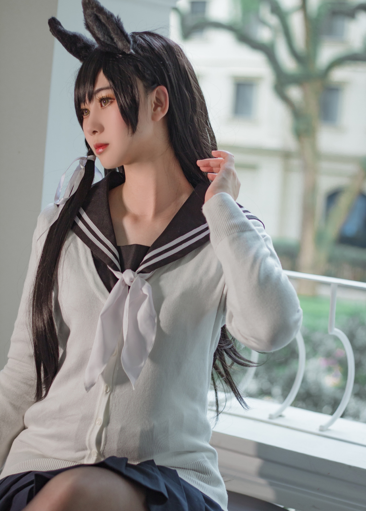 cosplay:你与爱岩的公园约会,她穿着"黑丝"水手服来赴约了