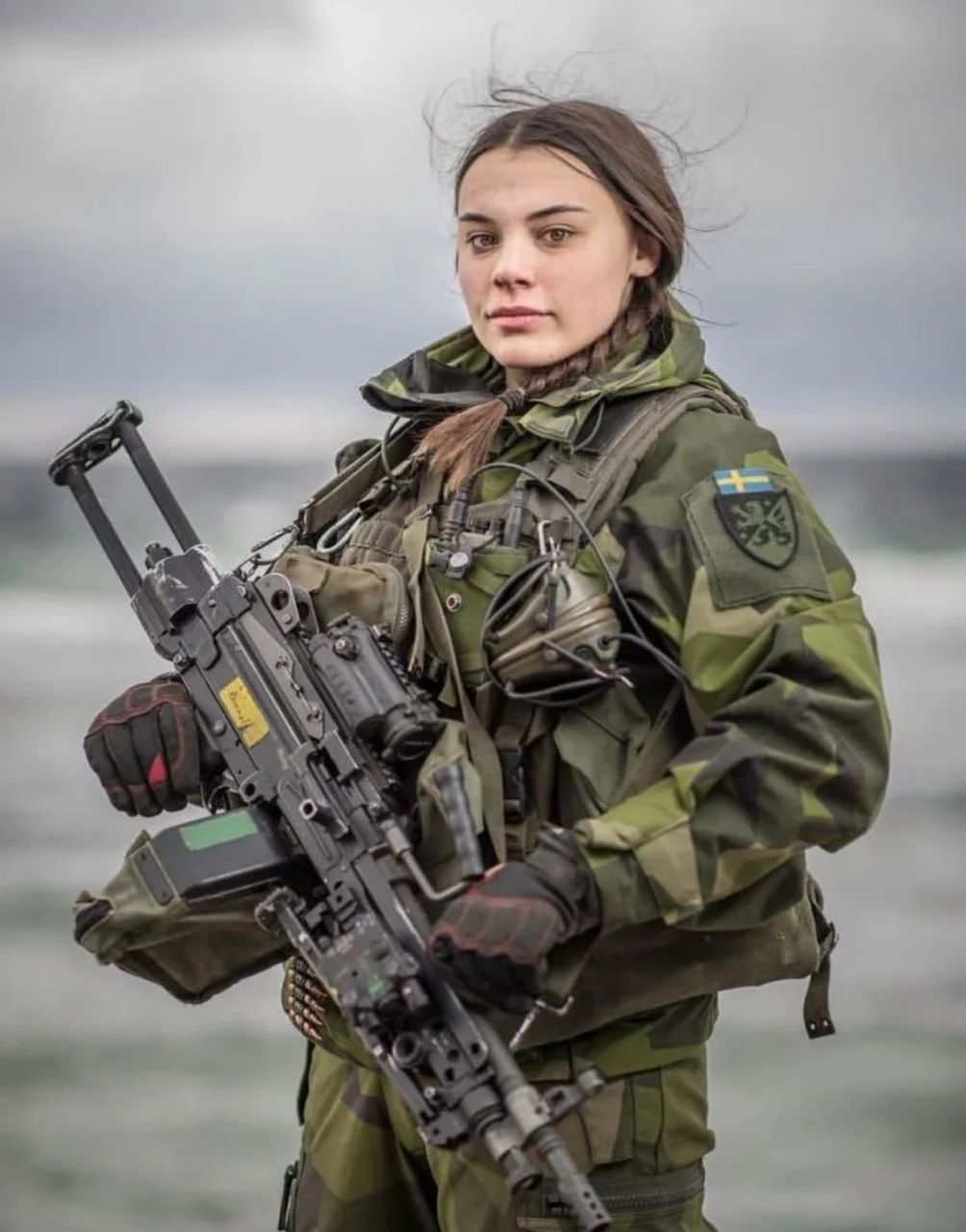 瑞典女兵这体格看着太壮了,一点不输男士呀!