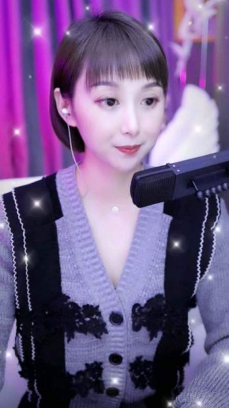 梁红演唱网络热歌听闻远方有你深情感人