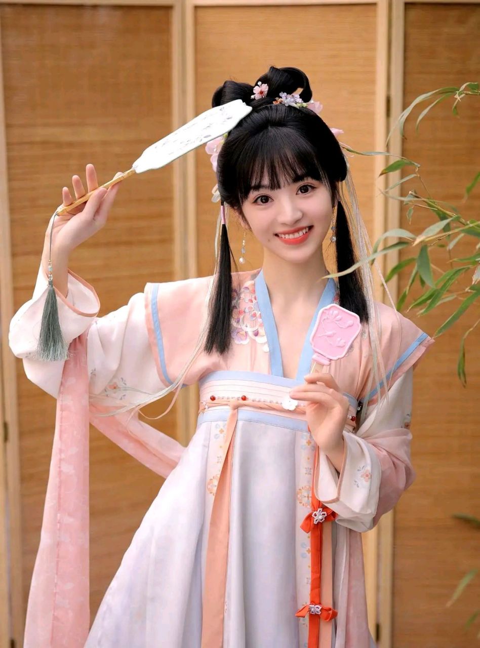 她的古风造型好像网红,没有辨识度,田曦薇古风造型,不过我觉得她的