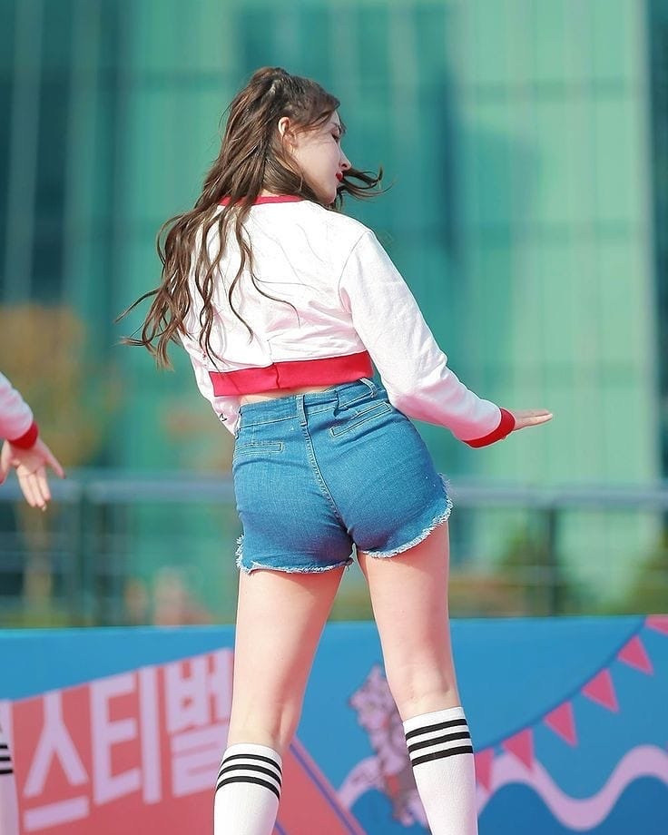 韩国微胖女神李承利,身材真的是无可挑剔!