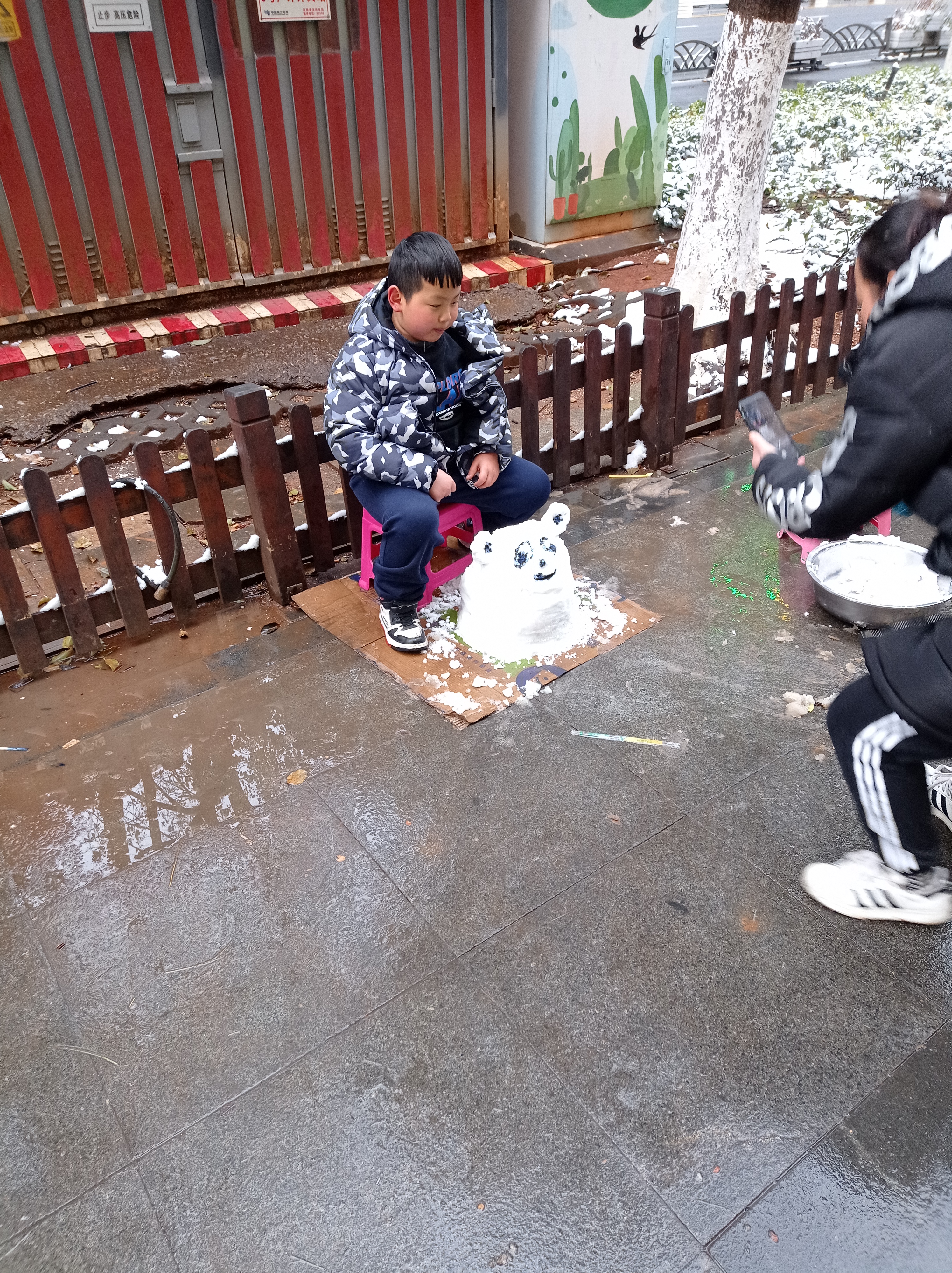 昆明下雪啦雪景美如画少见多怪的昆明人疯狂了