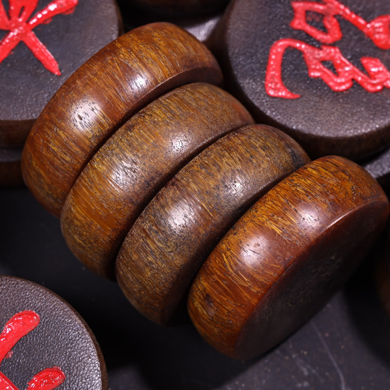 珍品旧藏收老罕见犀牛角雕刻象棋一套 保存完好   雕工精湛  配老漆器