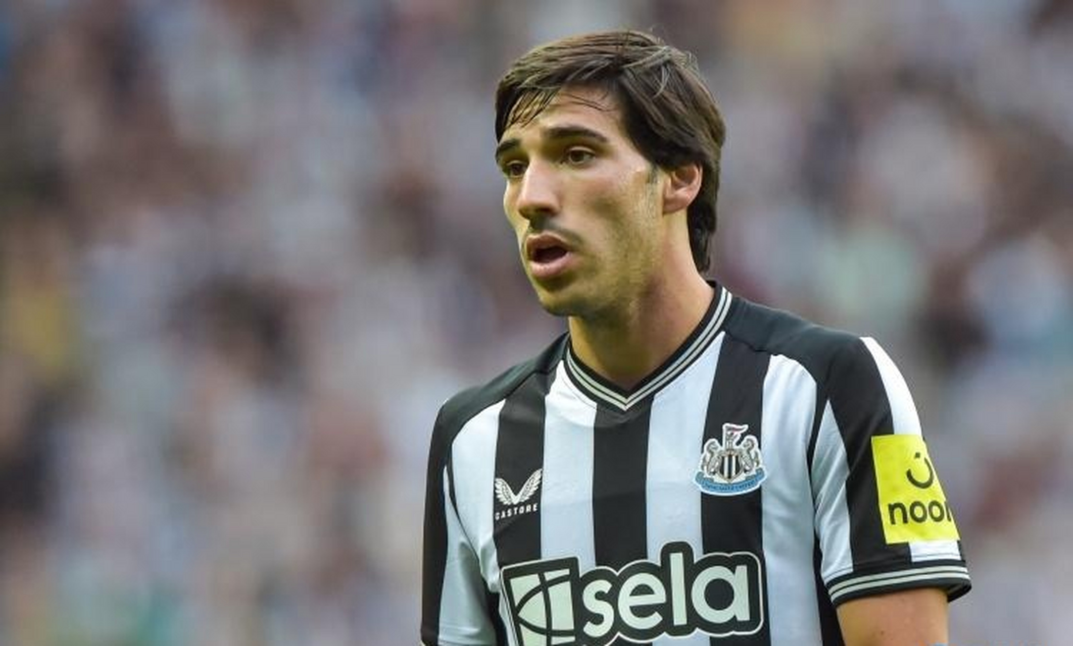 托纳利首秀进球&策动进球,纽卡5-1大胜维拉主场开门红!