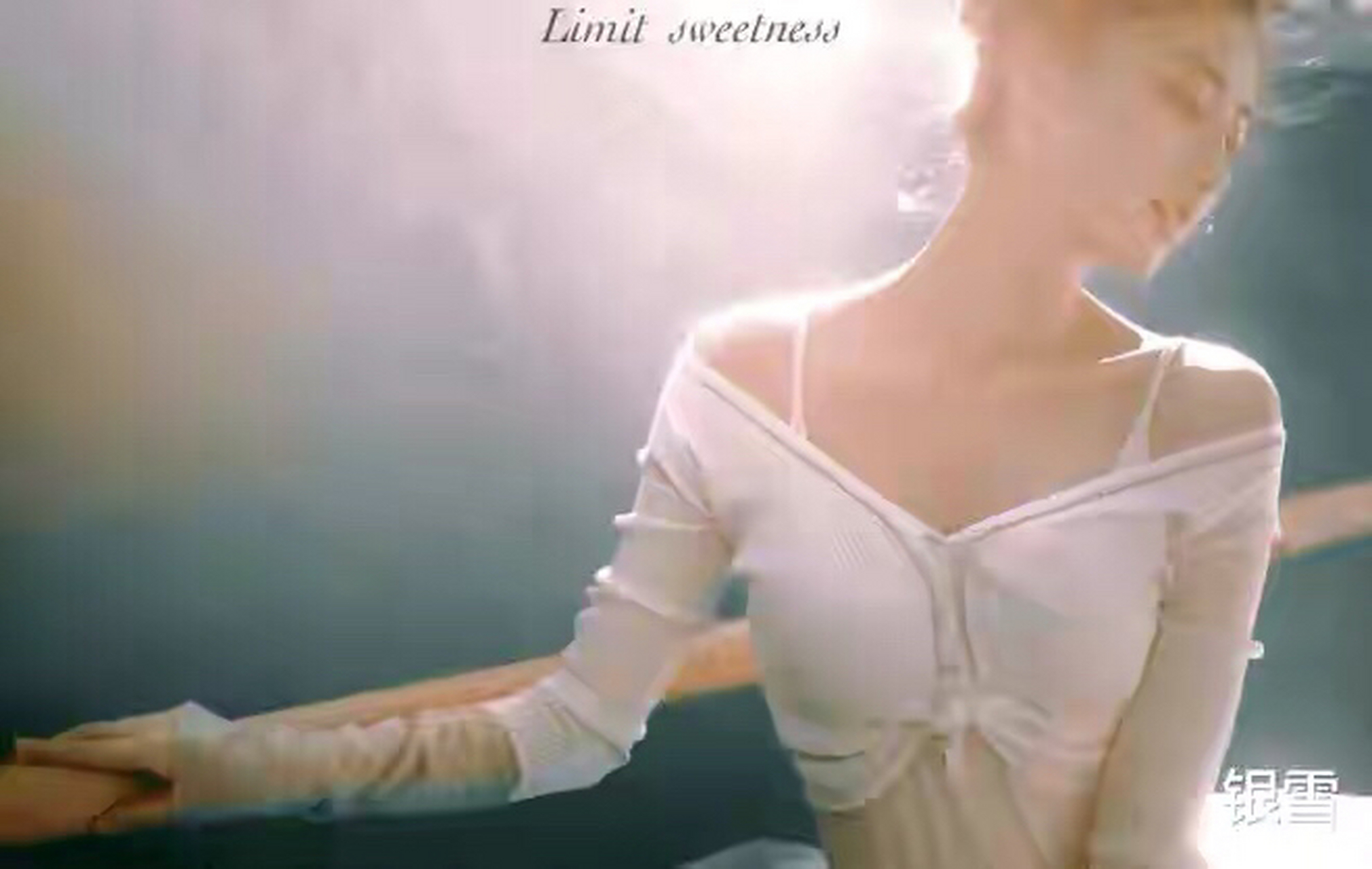 动态创作月# 景甜17岁"芭蕾照"遭疯传,看到她优雅的舞姿,粉丝直呼太