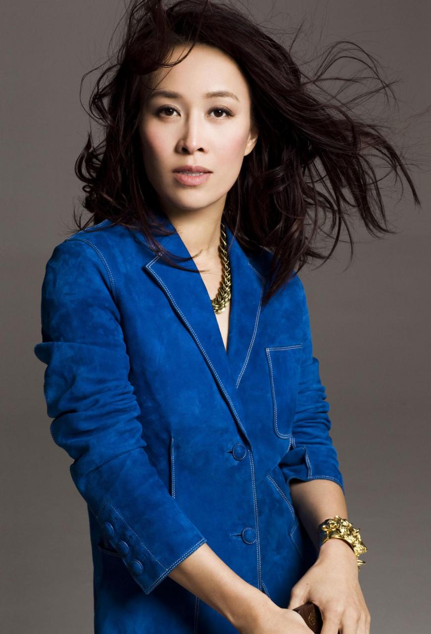 2002年,那英和男友高峰在一起的照片,两个人未婚先育取名高兴.