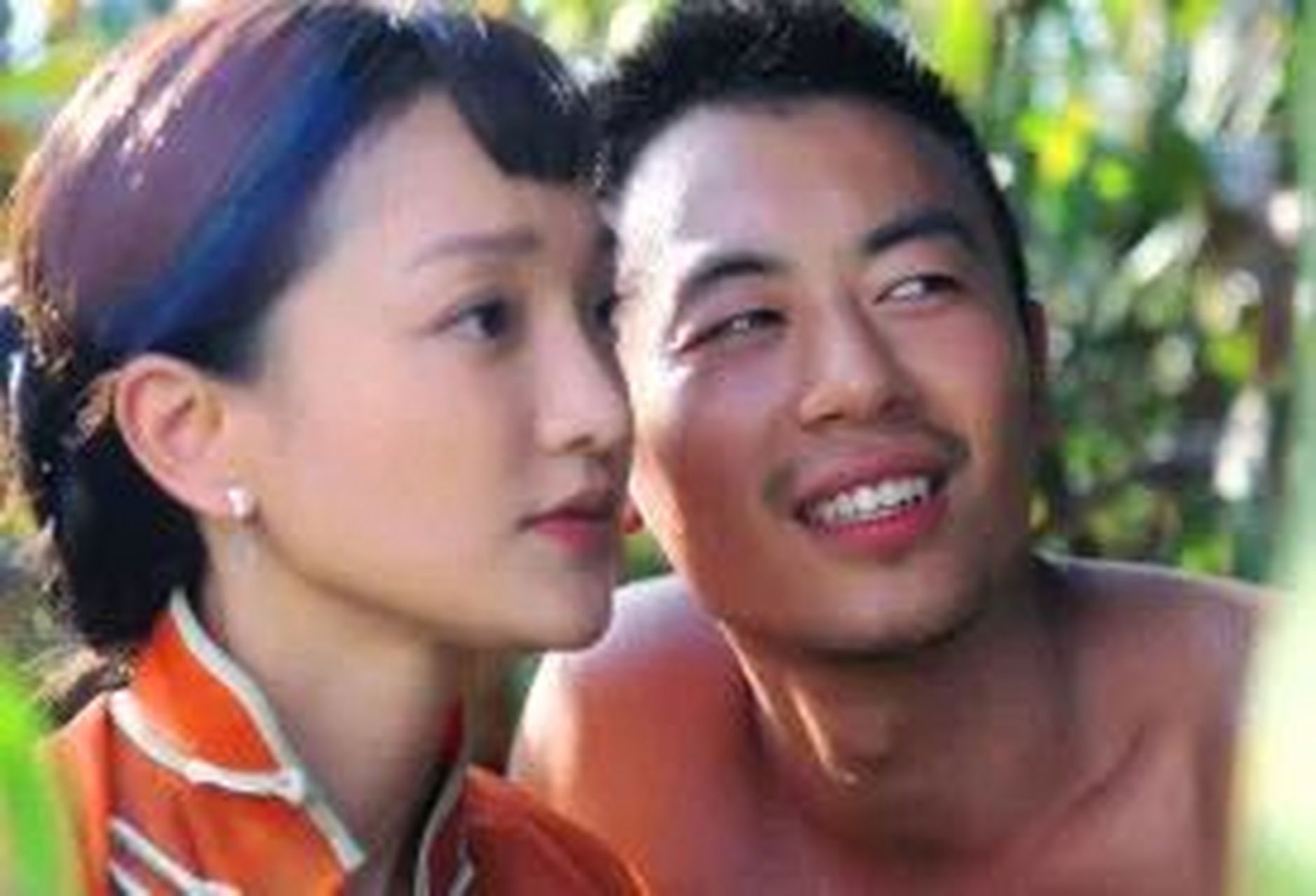 2012年,电视剧《红高粱》中,朱亚文和周迅有一场激情戏,可拍摄途中