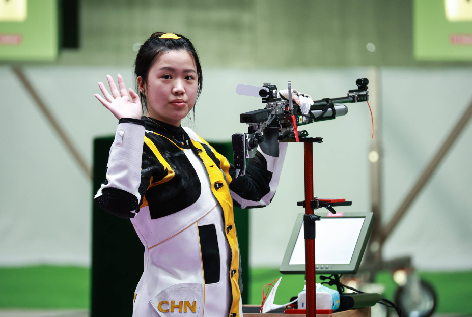 23岁射击选手杨倩走上不同人生道路,巴黎奥运落选引发热议!