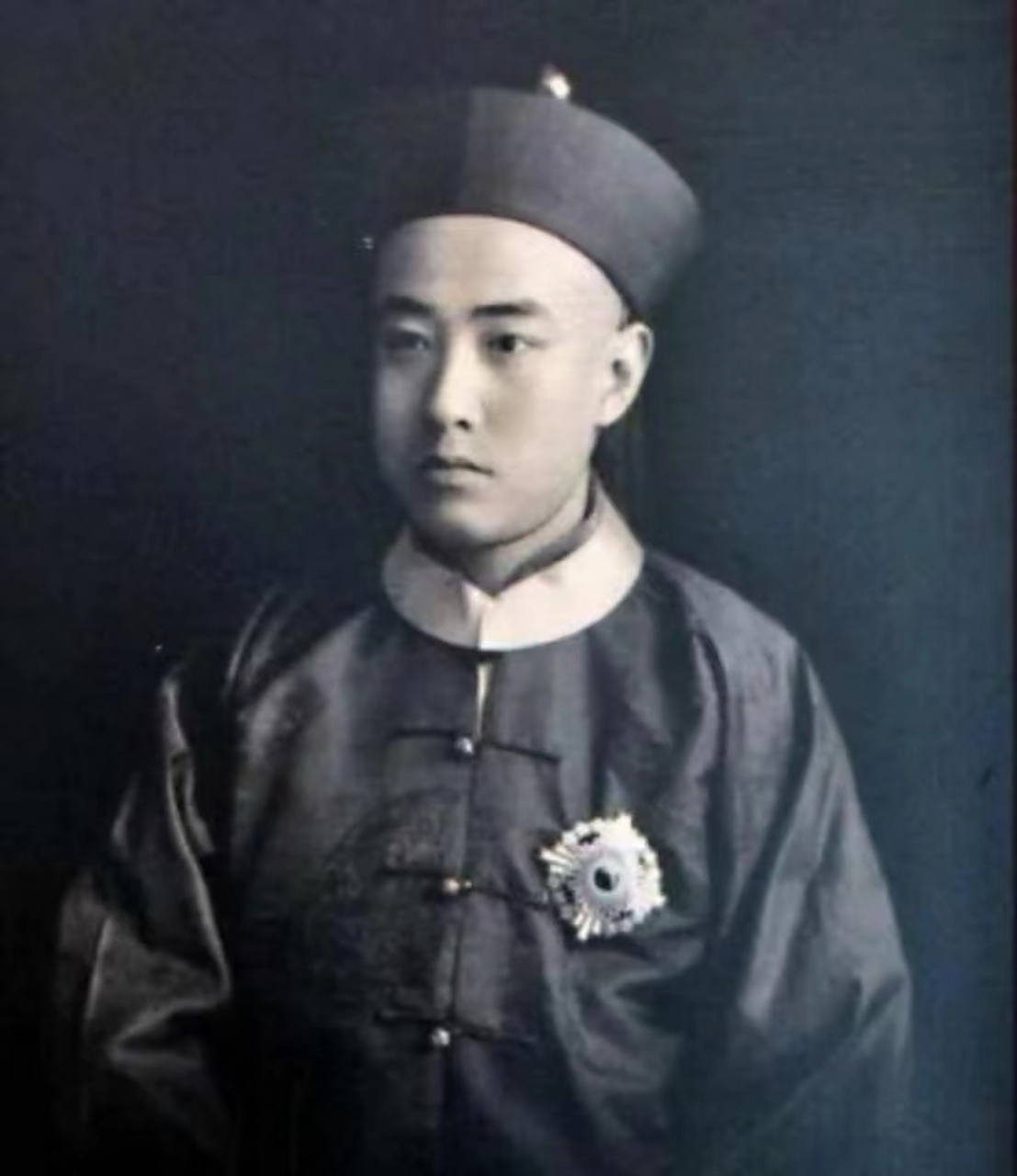 小德张(1876年-1957年4月19日),中国清朝末代太监总管(中国最后一位