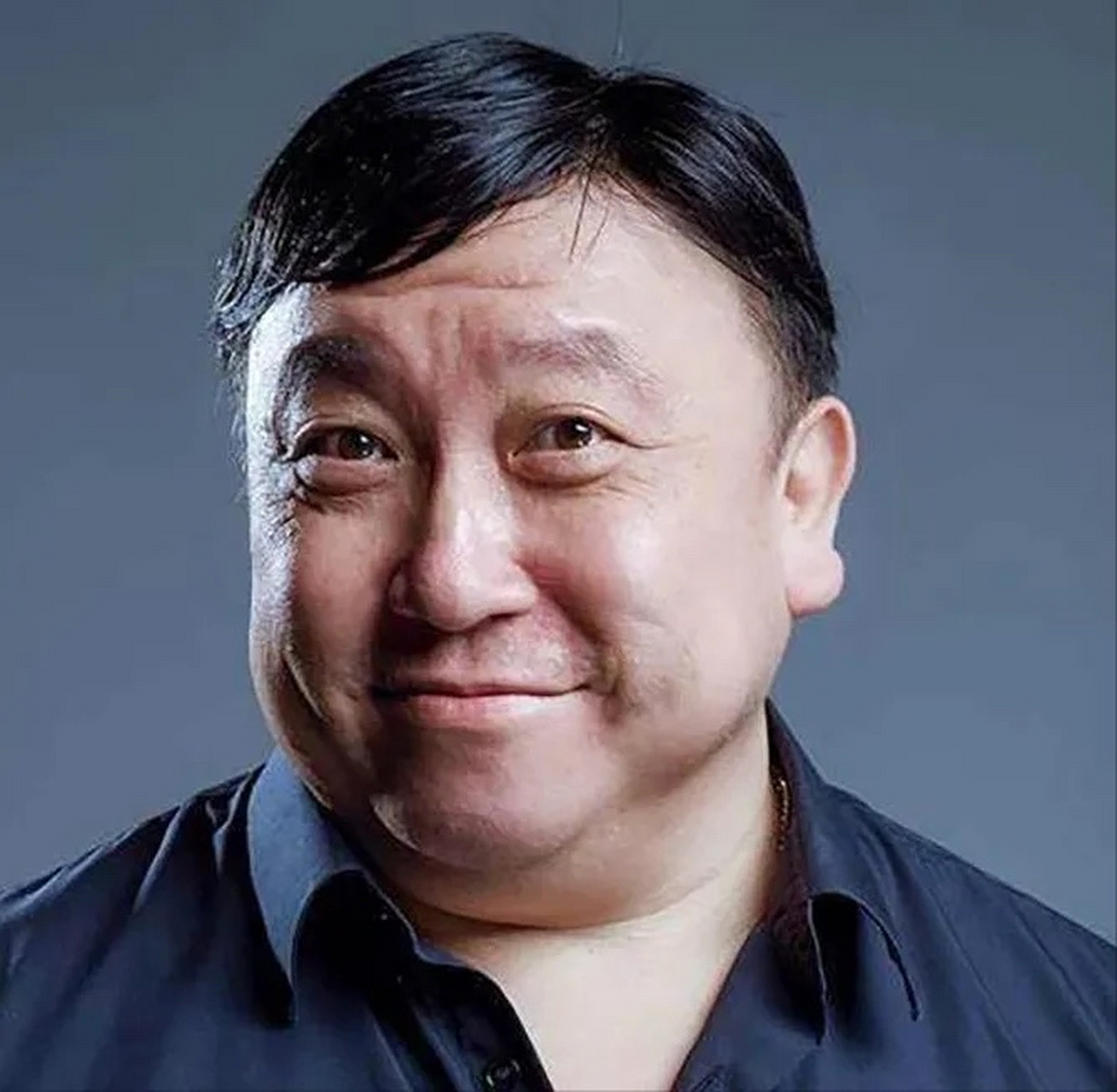 主持人,问导演王晶,您也拍过很多电影,票房很好,干嘛不拍一些文艺片