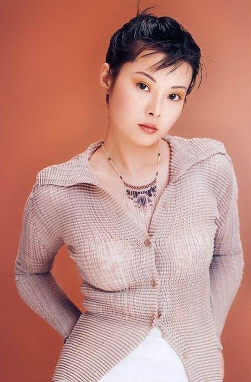 袁立,1972年7月出生于浙江省杭州市,中国内地女演员,毕业于北京电影