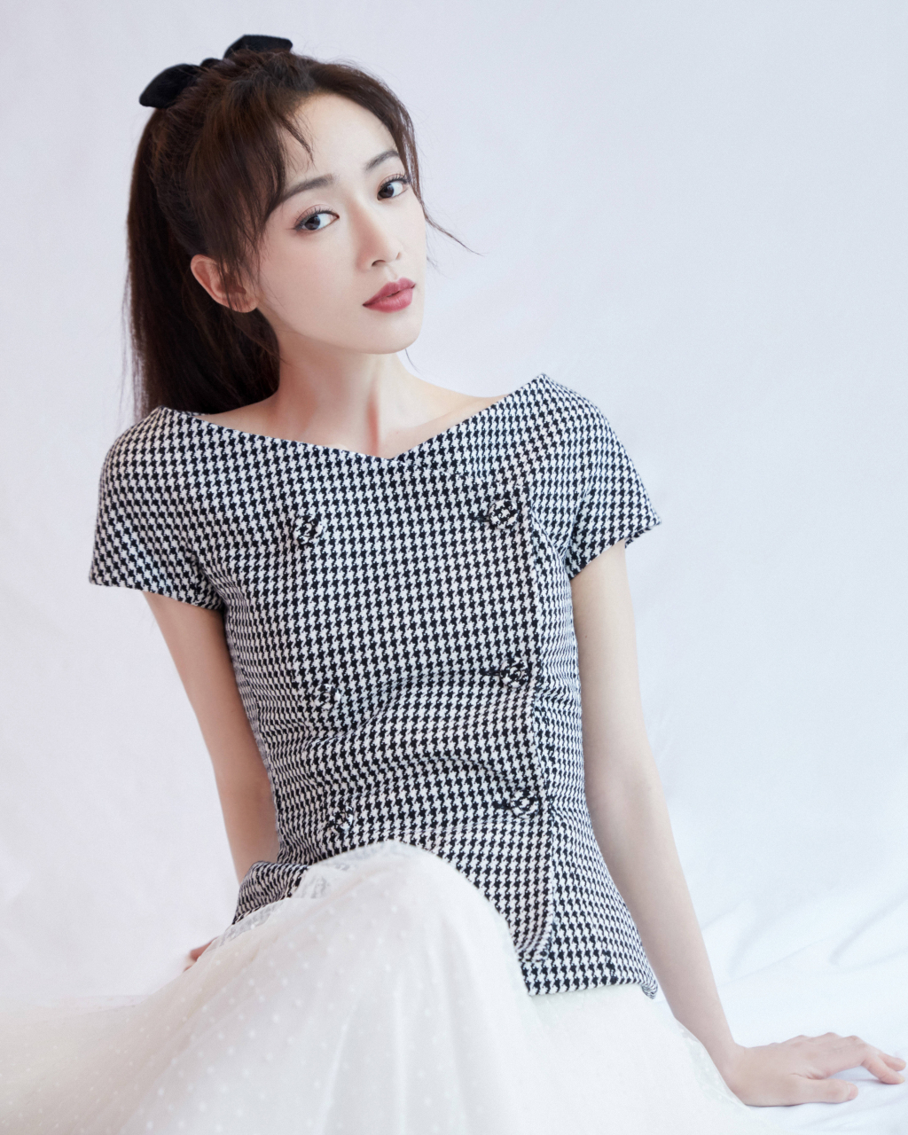 吴谨言,1990年8月16日出生于四川省成都市都江堰市,毕业于北京电影