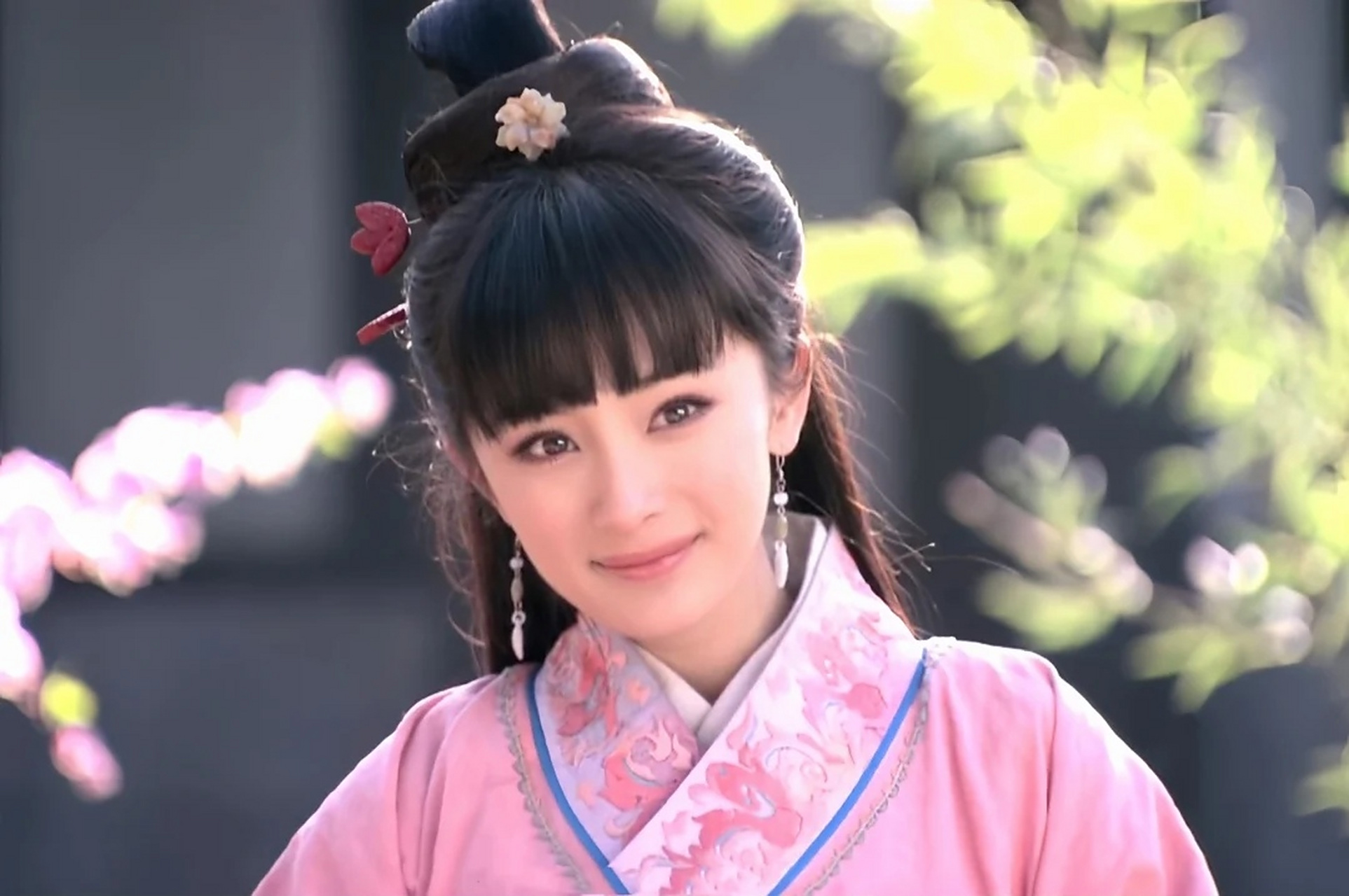 从2011年《宫锁心玉》里活泼灵动的晴川,到2012年《虎符传奇》里文韬