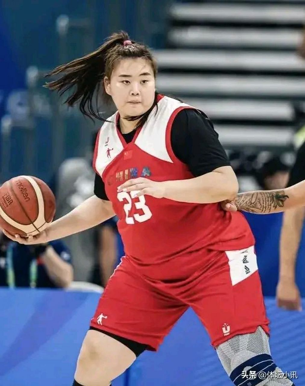 中国女篮 刘禹彤#中国女篮# ,在成都大运会走火网络,球风硬朗,打球像