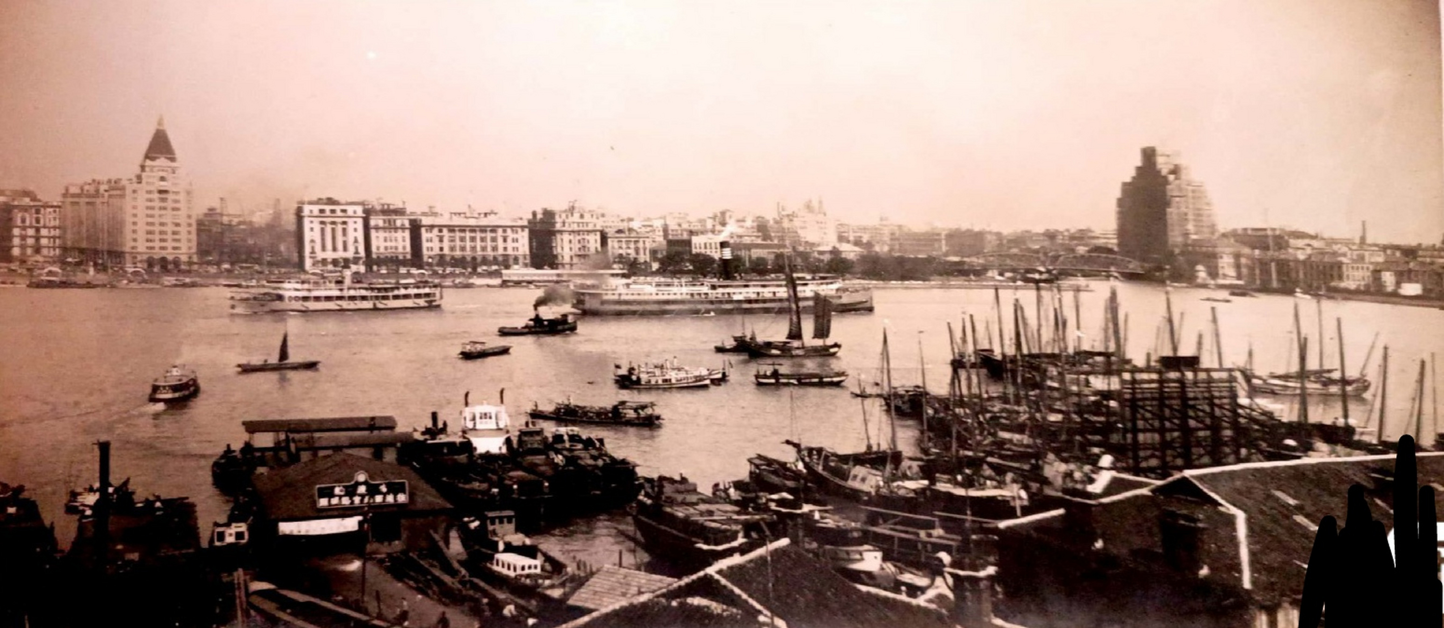 民国老上海黄浦江外滩全景老照片.