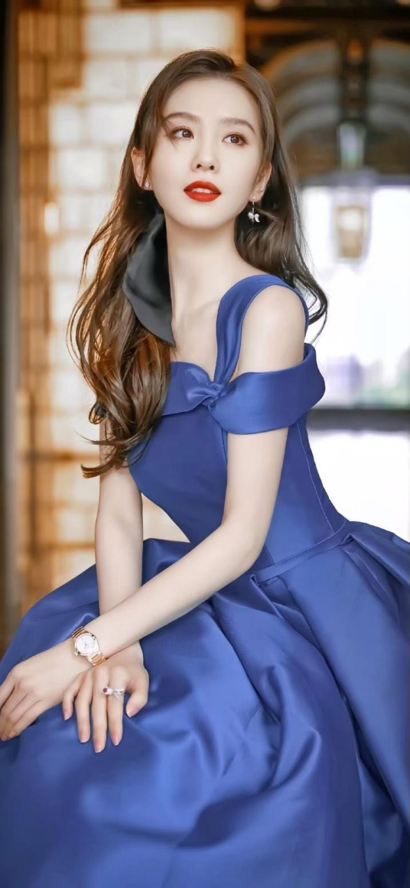 三位刘姓美女,各个妩媚动人,刘诗诗,刘亦菲,刘云,你更喜欢谁?