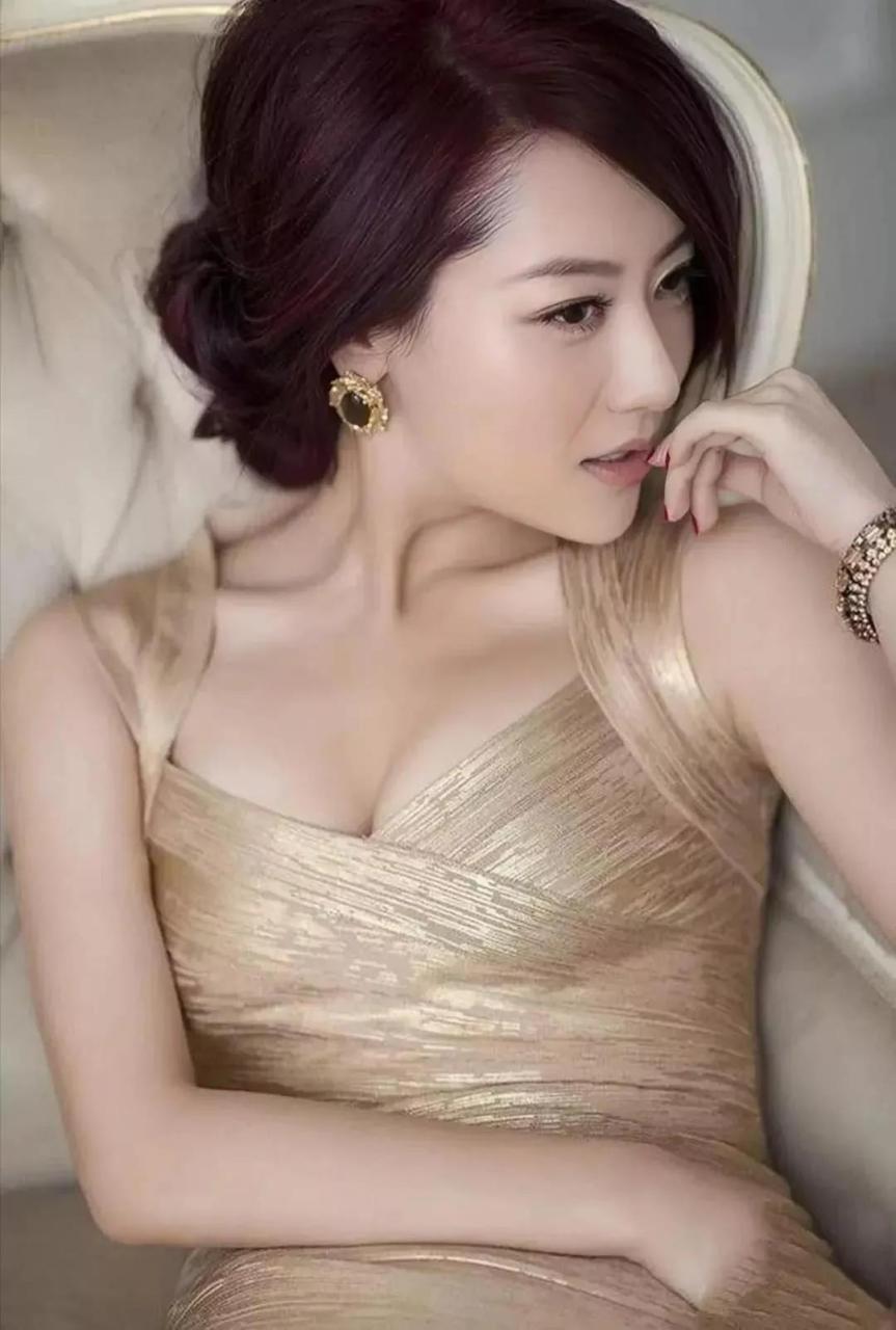 演员白冰眼神太勾人