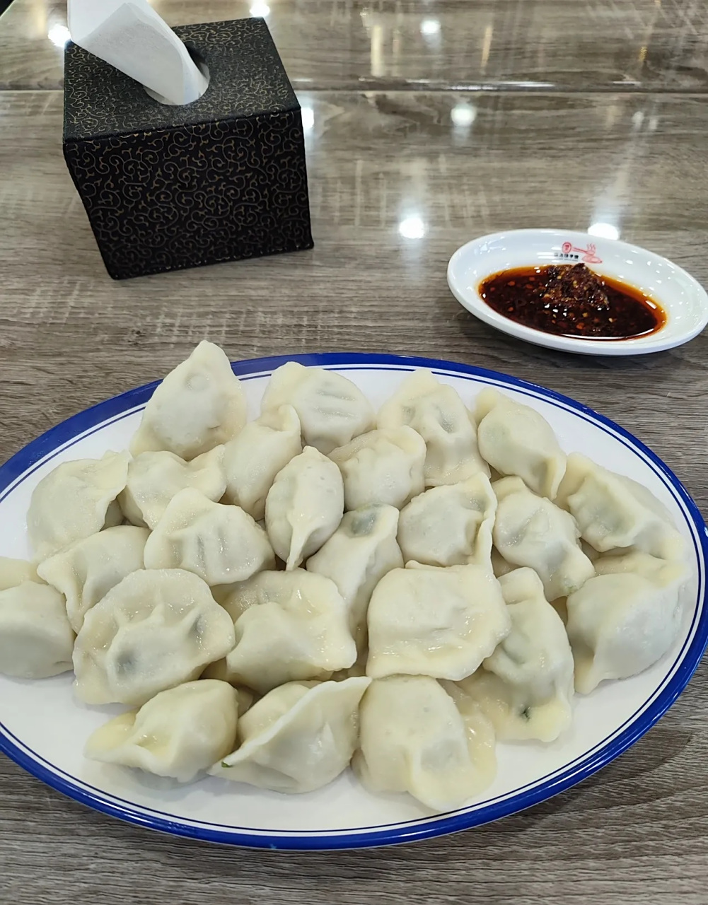 能看出两盘东北饺子有什么区别吗?