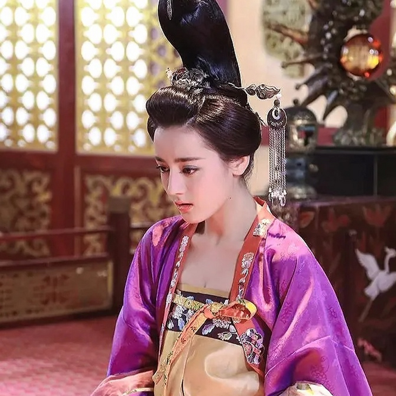 当年我一定是眼瞎,才没发现《美人制造》里的迪丽热巴,太惊艳了.