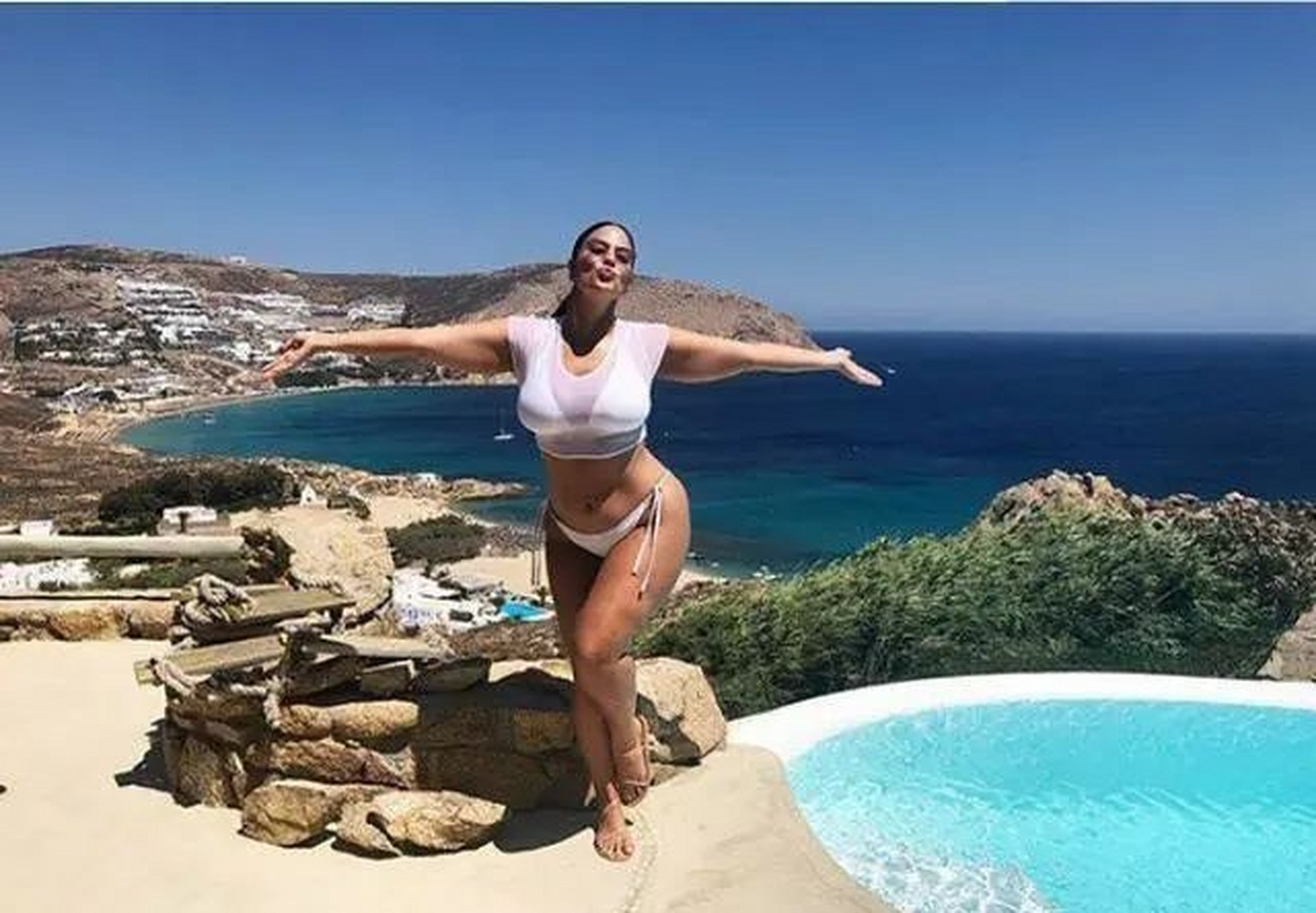 阿什利是一个名副其实的健身达人美国大码模特