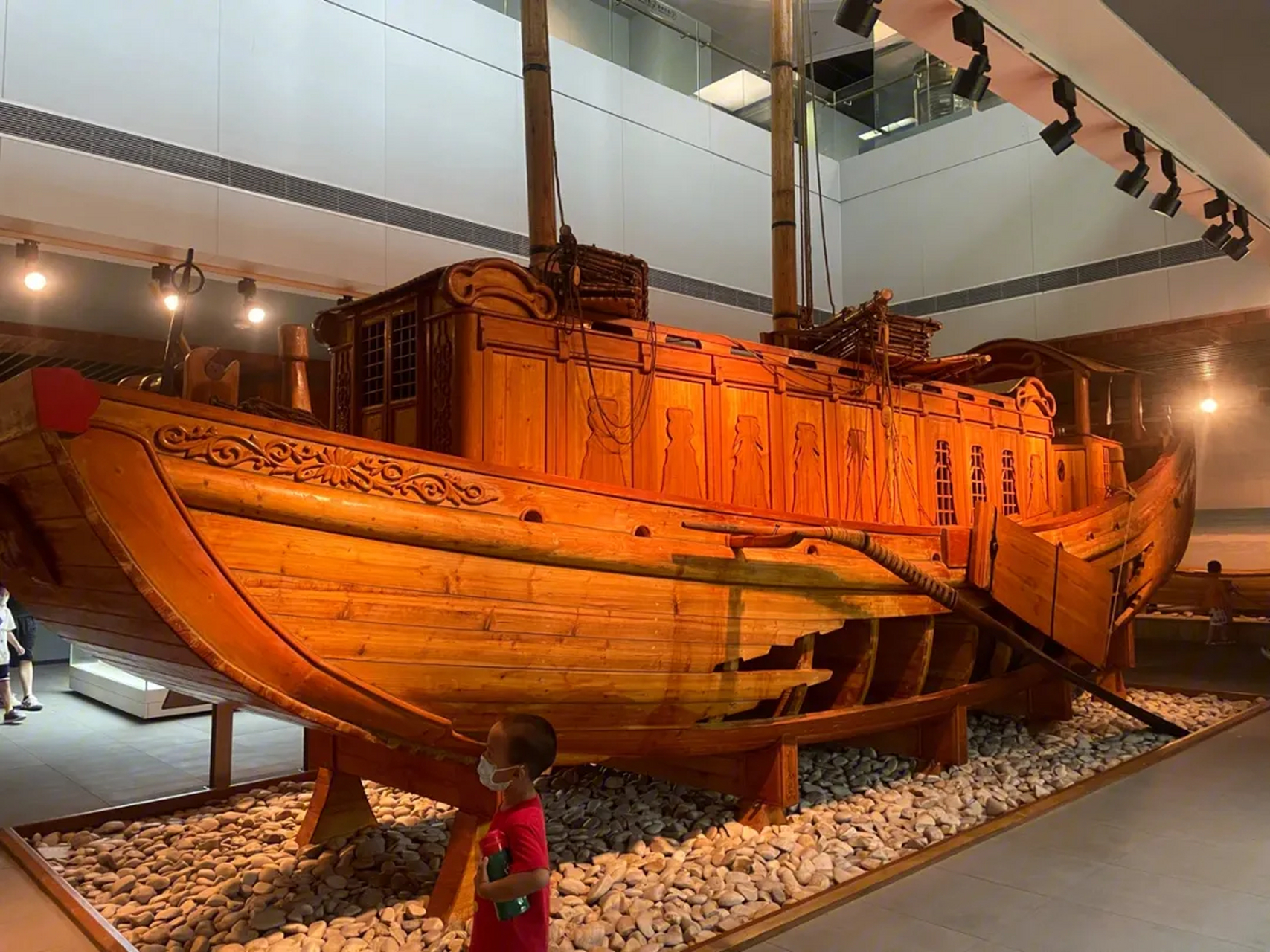 英国劳埃德保险公司曾从拍卖市场买下一艘船,这艘船1894年下水,在大