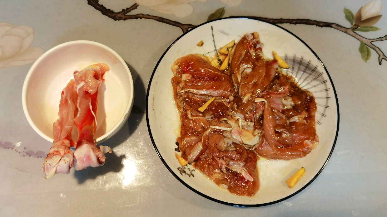 扒鸡腿,脂肪多,只要做好这一步,像鸡翅一样,大人小孩抢着吃!