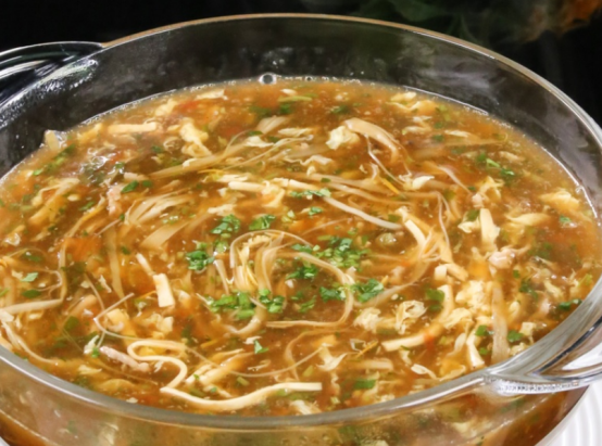 合理的制作酸辣肉丝汤,食材很简单,打造出来的味道很诱人