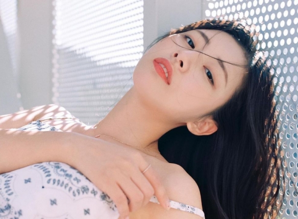 清纯脸蛋白皙肌肤!韩国人气正妹模特李素贤美照欣赏