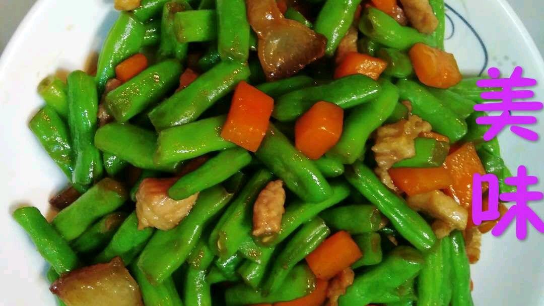 用简单的方法做出色香味俱全的四季豆炒肉,只需加点材料