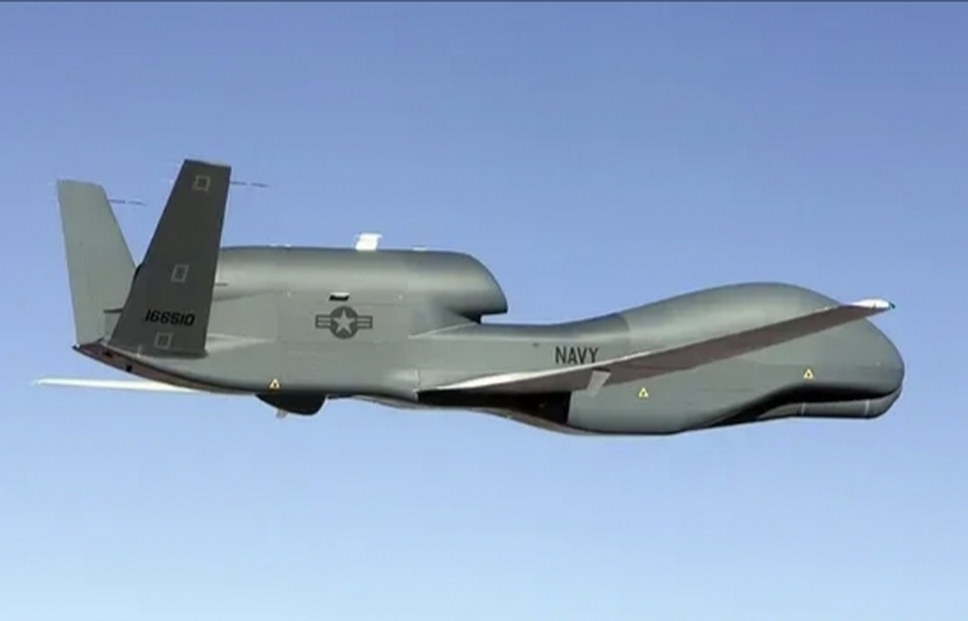 rq-4a全球鹰无人机是一款由美国北罗格公司研发的高空长航时侦察无