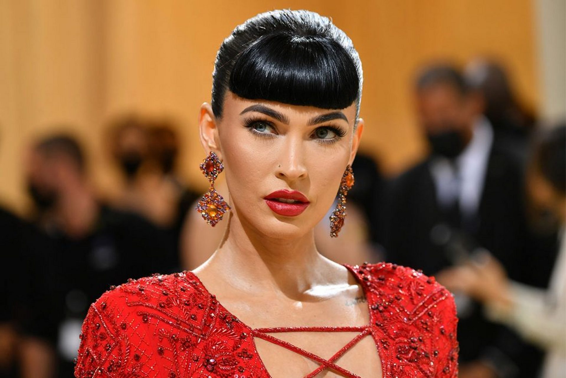 来看看这几位拥有大耳朵的明星[大笑]  克里斯汀·斯图尔特  安妮.